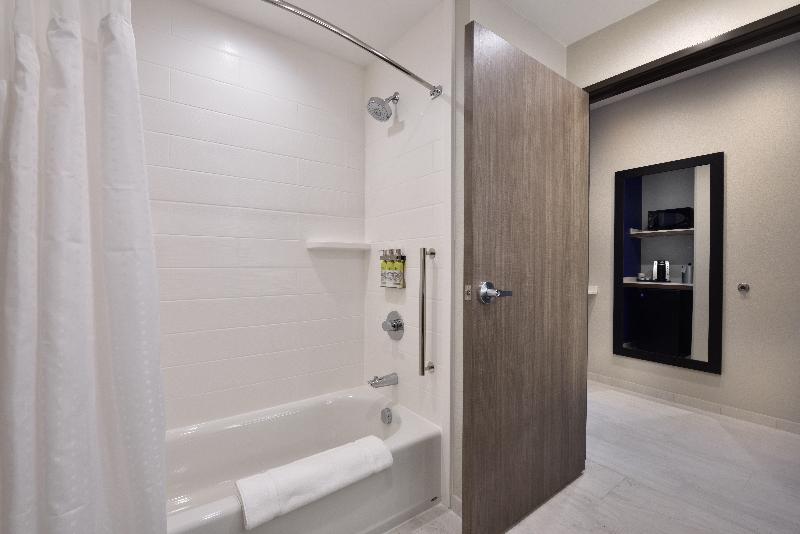 Люкс Кровать Кинг, Holiday Inn Express & Suites Spring   Woodlands Area, An Ihg