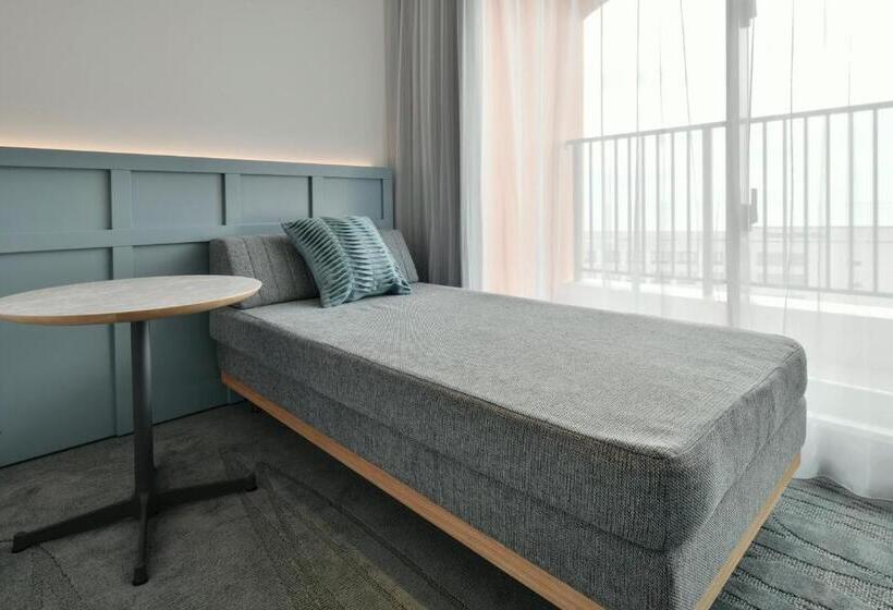 Трехместный Номер Стандарт с Видом, Lequ Okinawa Chatan Spa & Resort