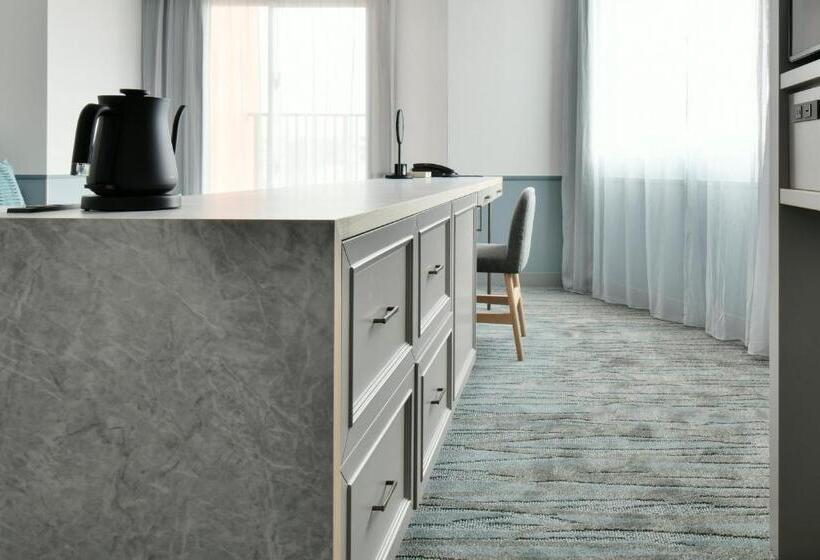 Четырехместный номер Премиум, Lequ Okinawa Chatan Spa & Resort