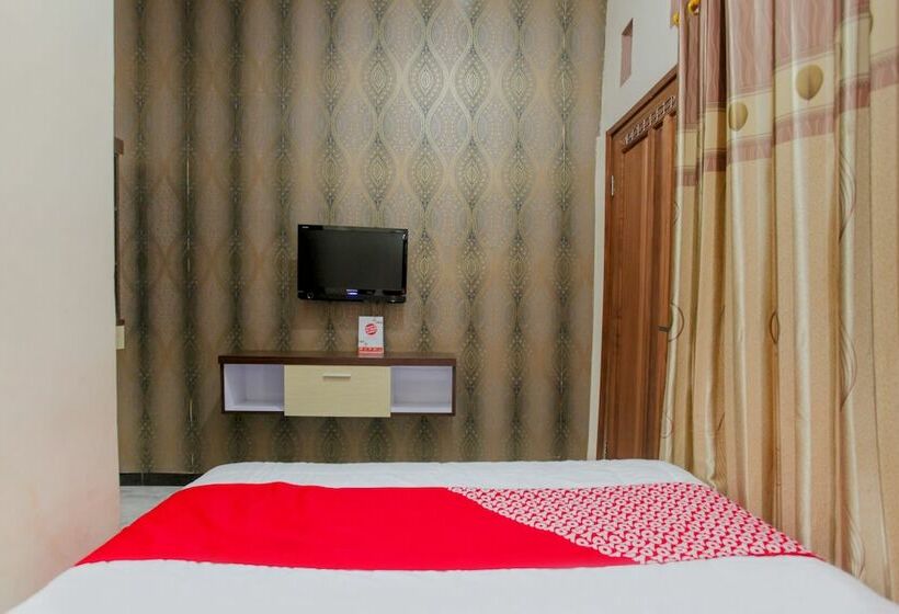 Quarto deluxe, Reddoorz At Villa Akbar 3