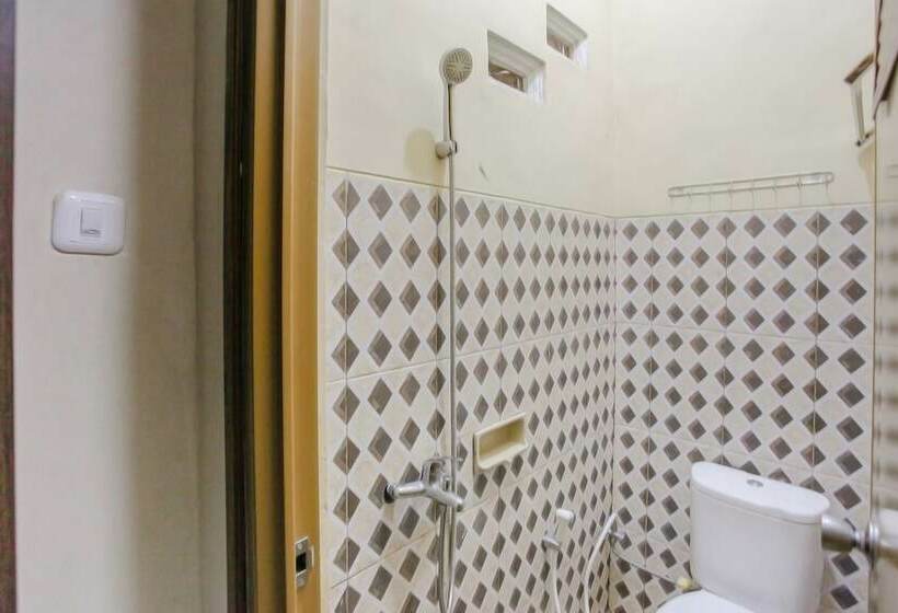 Quarto deluxe, Reddoorz At Villa Akbar 3