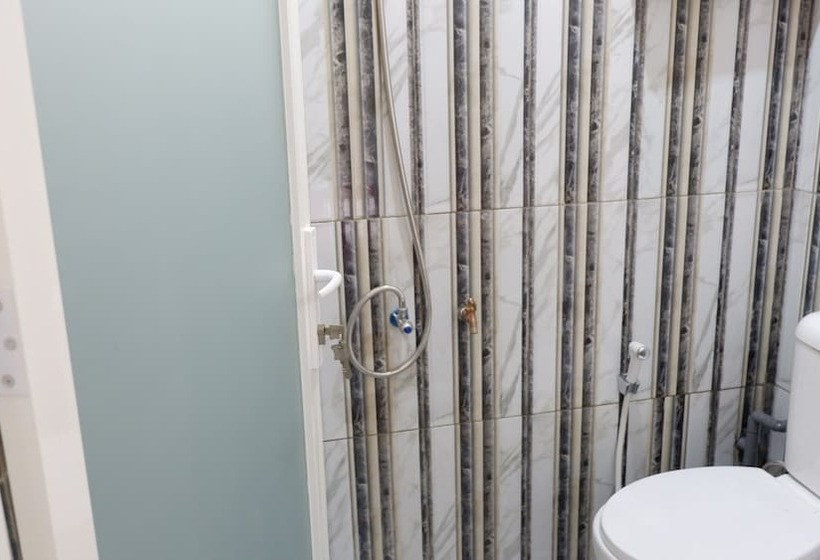 Quarto deluxe, Reddoorz At Villa Akbar 3