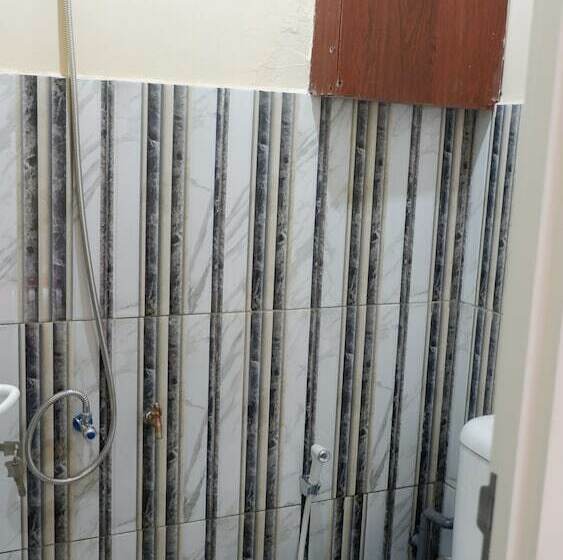 Quarto deluxe, Reddoorz At Villa Akbar 3