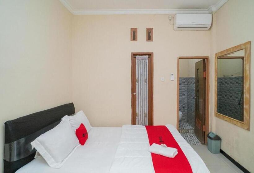 Quarto deluxe, Reddoorz At Villa Akbar 3