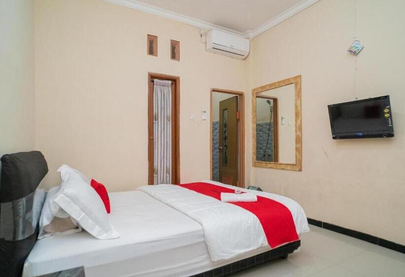 Quarto deluxe, Reddoorz At Villa Akbar 3