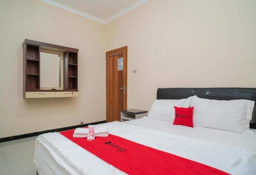 Quarto deluxe, Reddoorz At Villa Akbar 3