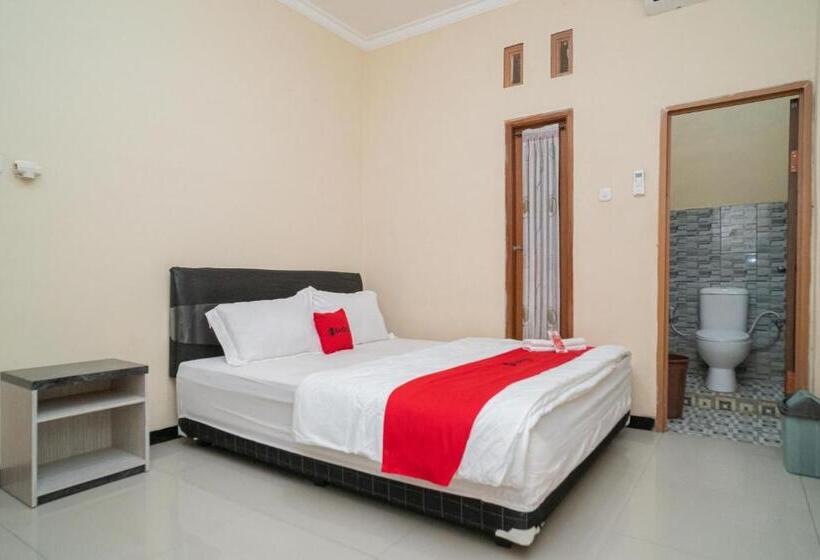 Quarto deluxe, Reddoorz At Villa Akbar 3