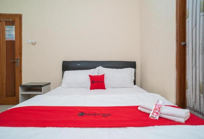 Quarto deluxe, Reddoorz At Villa Akbar 3