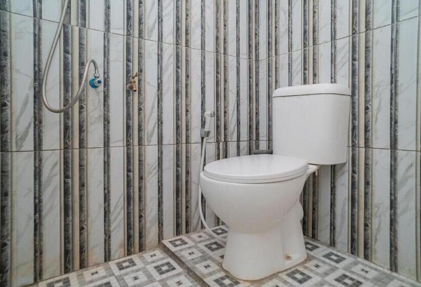 Quarto deluxe, Reddoorz At Villa Akbar 3