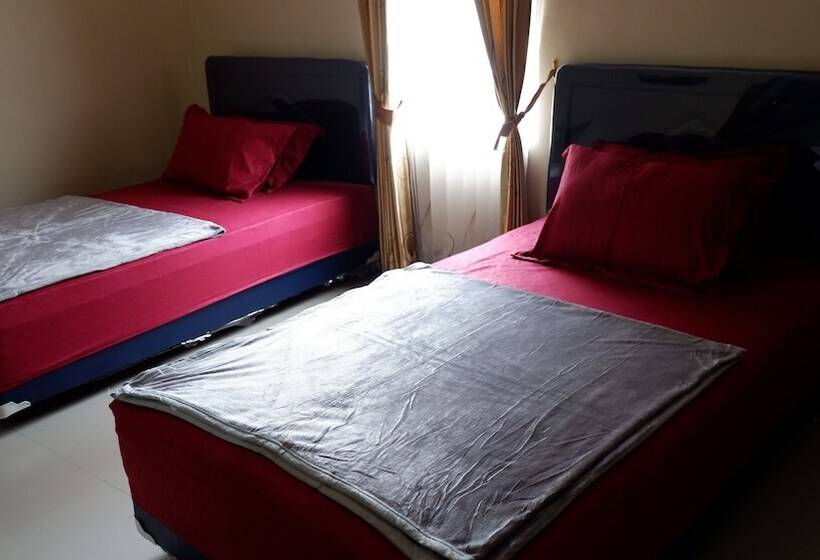 Quarto deluxe, Reddoorz At Villa Akbar 3