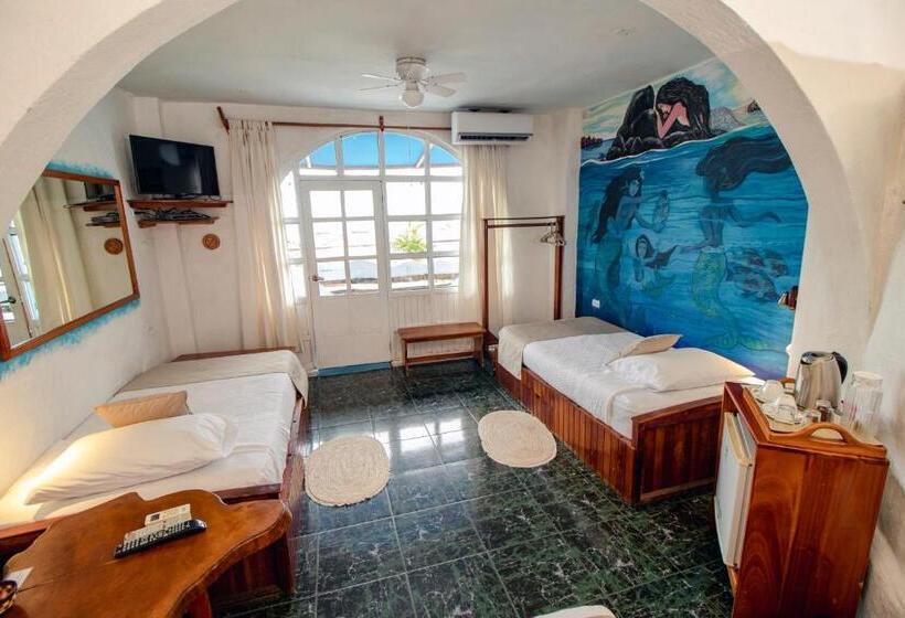 اتاق استاندارد چهار تخته با چشم‌انداز دریا, Casa Blanca