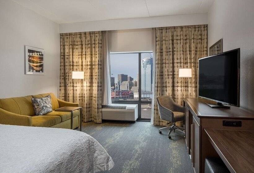 带2个双人床的标准工作室, Hampton Inn & Suites Newport/cincinnati