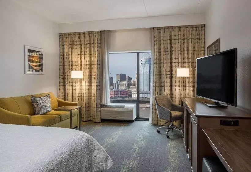 ２ダブルベッドのスタンダードルーム, Hampton Inn & Suites Newport/cincinnati