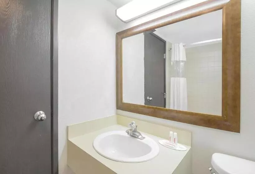 Standard-huone King-vuode, Skylight Inn Willoughby Cleveland Mentor