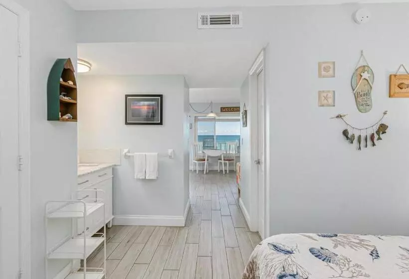 プールビュースイート, Tuckaway Shores Resort