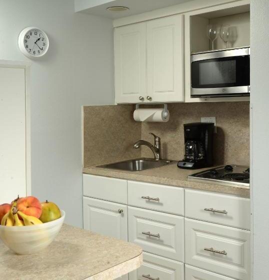 جناح مطلّ علي حمام السباحة, Tuckaway Shores Resort