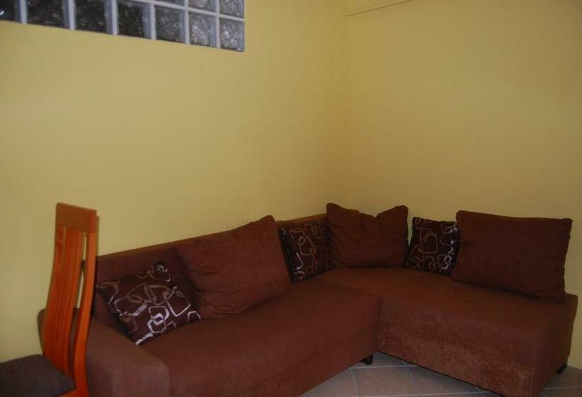 شقة غرفة واحدة, Belvárosi Panzió Pápa