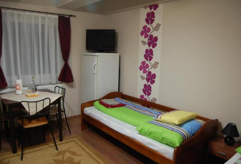 标准三人间, Belvárosi Panzió Pápa