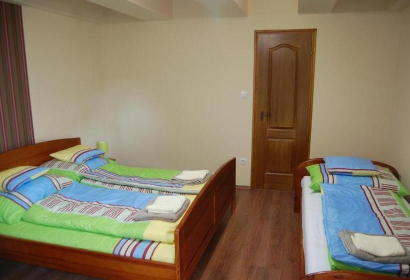 标准三人间, Belvárosi Panzió Pápa