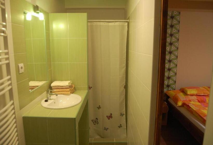 غرفة عائلية, Belvárosi Panzió Pápa