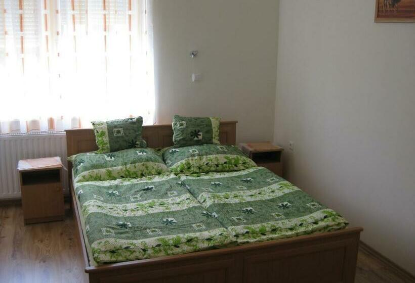 标准间, Szalay Vendégház