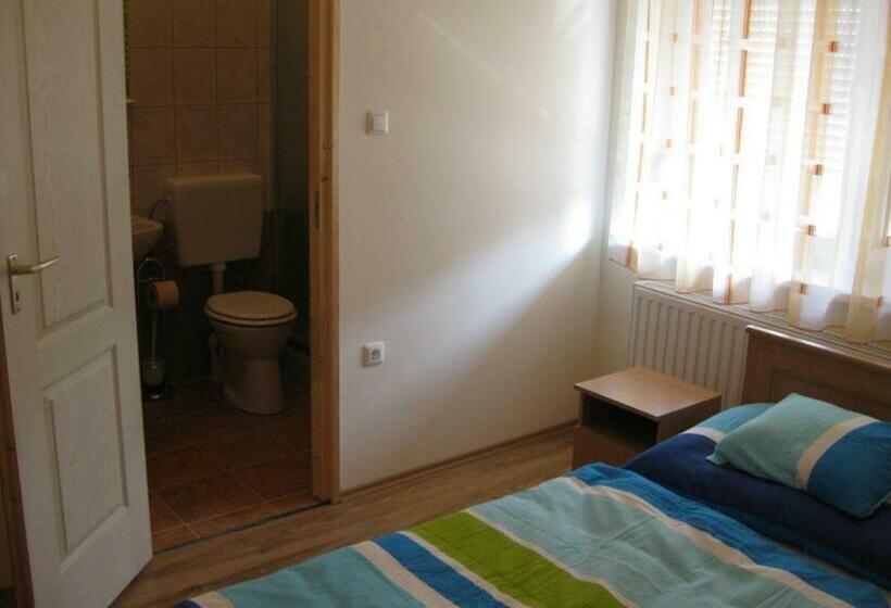 标准间, Szalay Vendégház