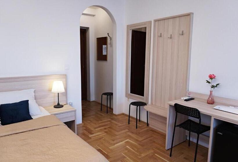 اتاق لوکس با چشم‌انداز دریاچه, Anna Panzió & Wellness Siófok