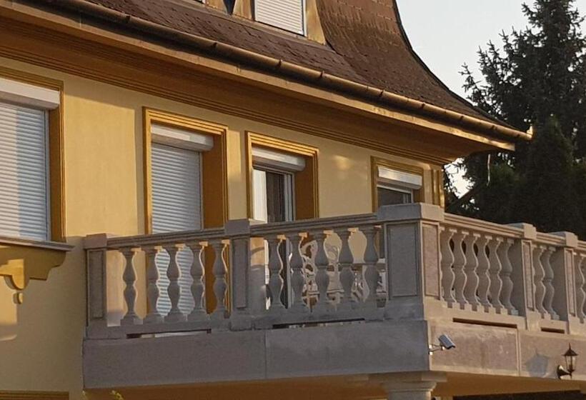 اتاق لوکس با چشم‌انداز دریاچه, Anna Panzió & Wellness Siófok