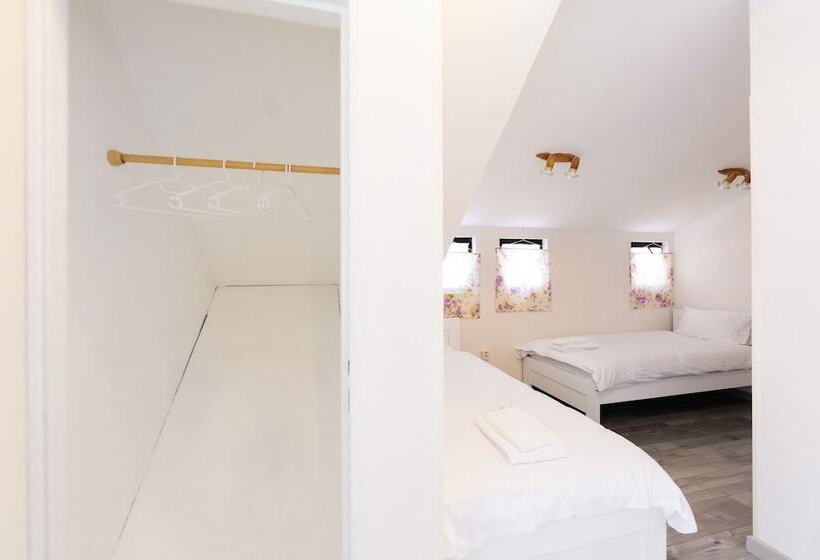 اتاق کلاسیک چهارنفره, Penzion La Route