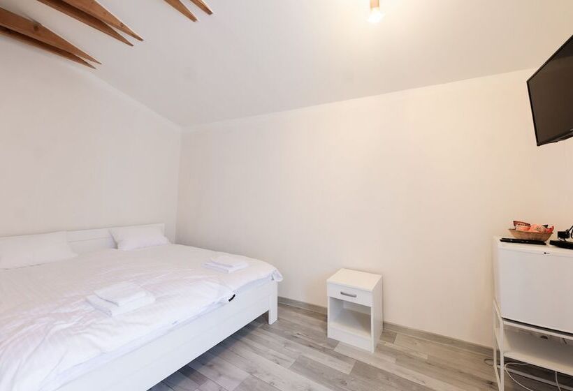 اتاق کلاسیک چهارنفره, Penzion La Route