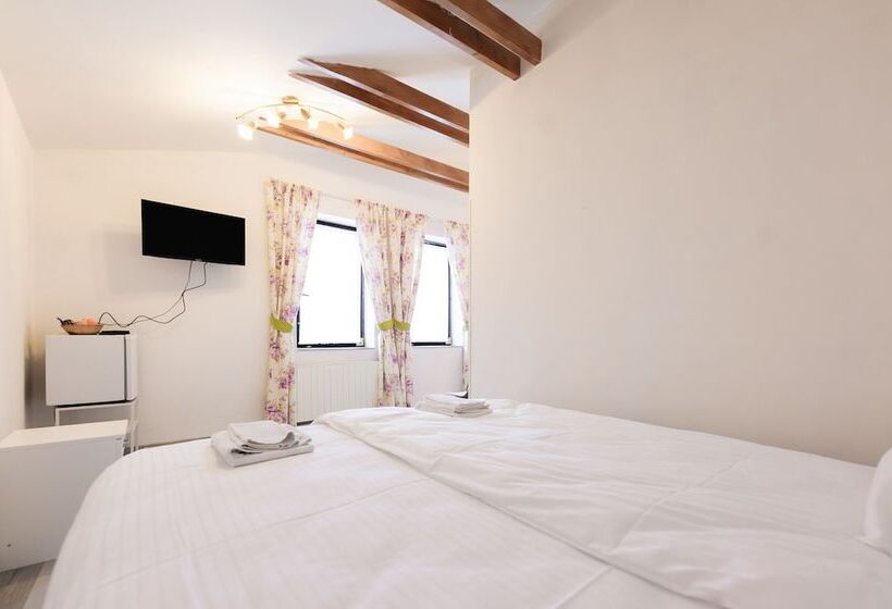 اتاق کلاسیک چهارنفره, Penzion La Route