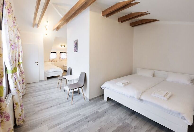 اتاق کلاسیک چهارنفره, Penzion La Route