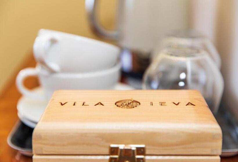 اتاق اکونومی, Vila Ieva