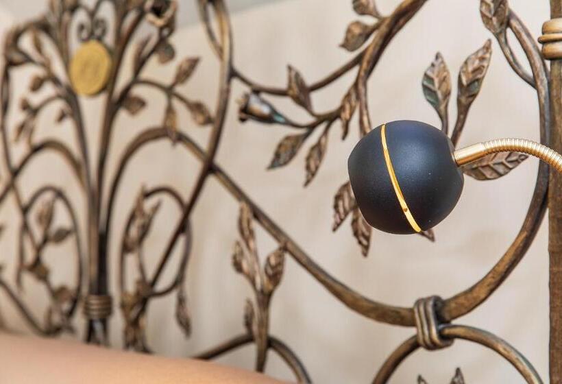 اتاق لوکس با بالکن, Vila Ieva