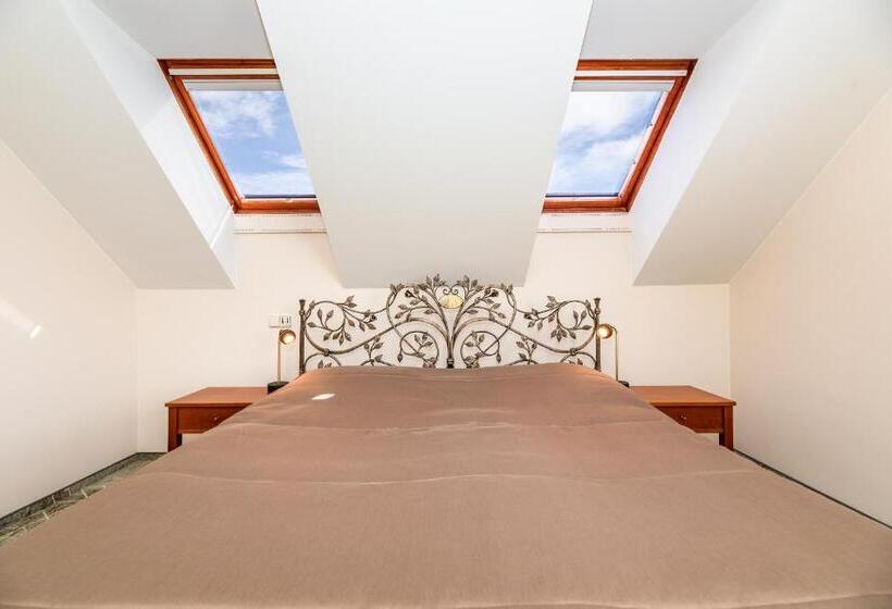 اتاق لوکس با بالکن, Vila Ieva