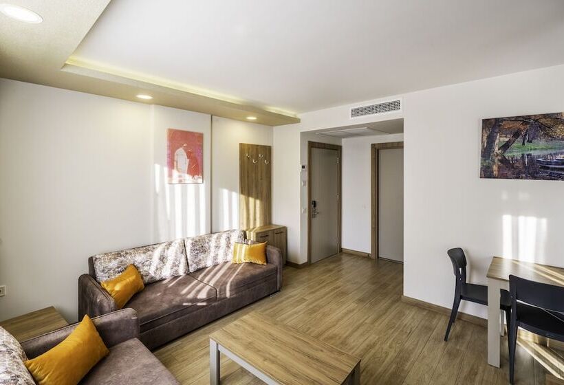 سوییت لوکس, Golden World Suite