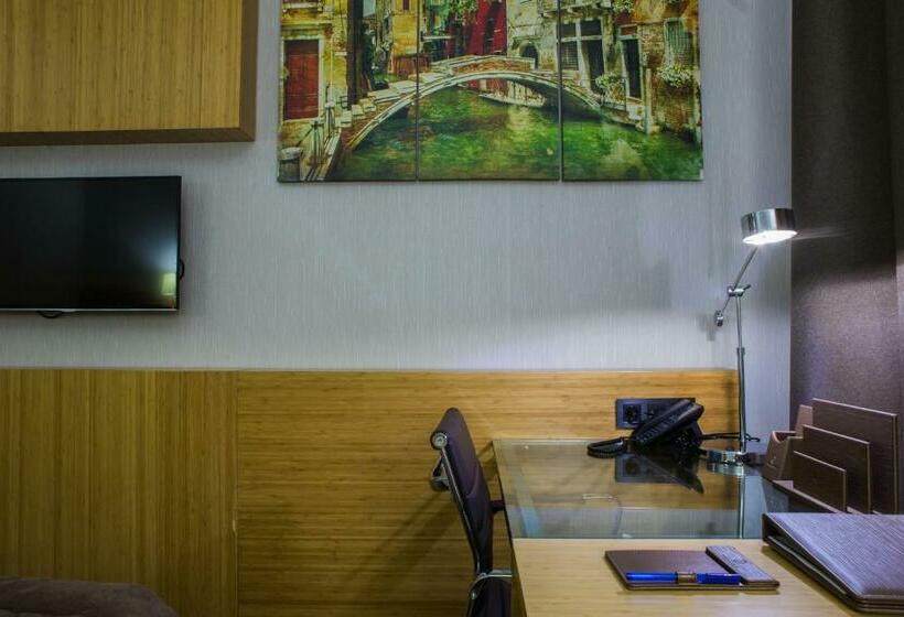 اتاق لوکس, Aidana Plaza