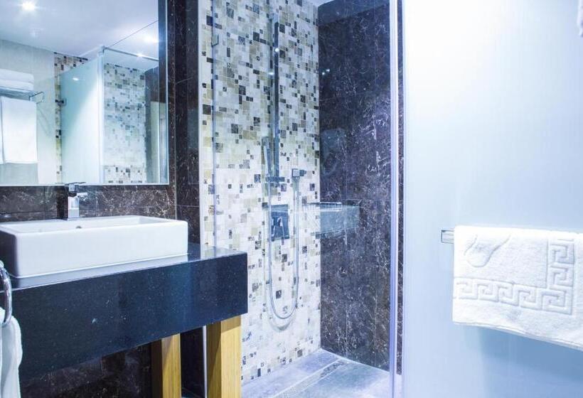 سوییت سوپریور, Aidana Plaza