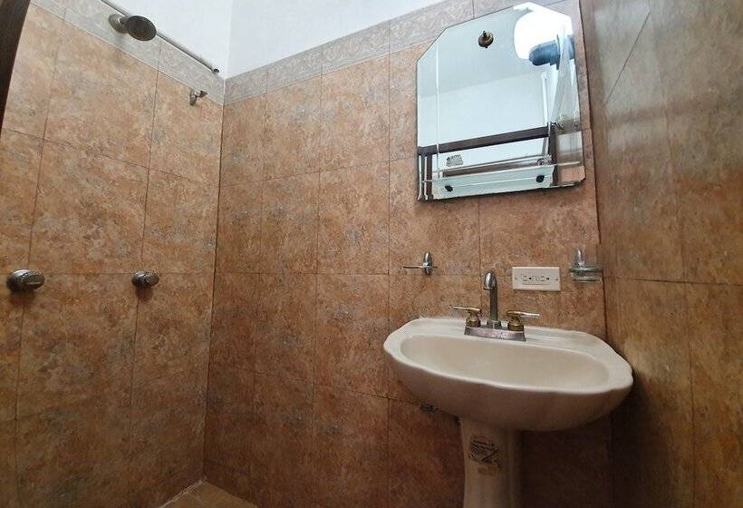 标准间, Colonos Los Cabos