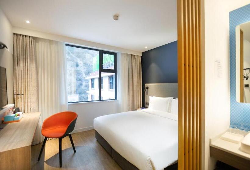 キングサイズベッドのスタンダードルーム, Holiday Inn Express Jiuzhaigou,only 600 Meters To Jiuzhaigou Park, An Ihg
