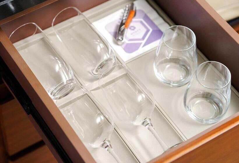 جناح سرير كينج, Hyatt Regency Yokohama