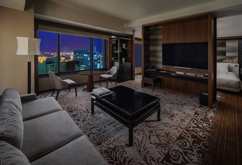 جناح, Hyatt Regency Yokohama