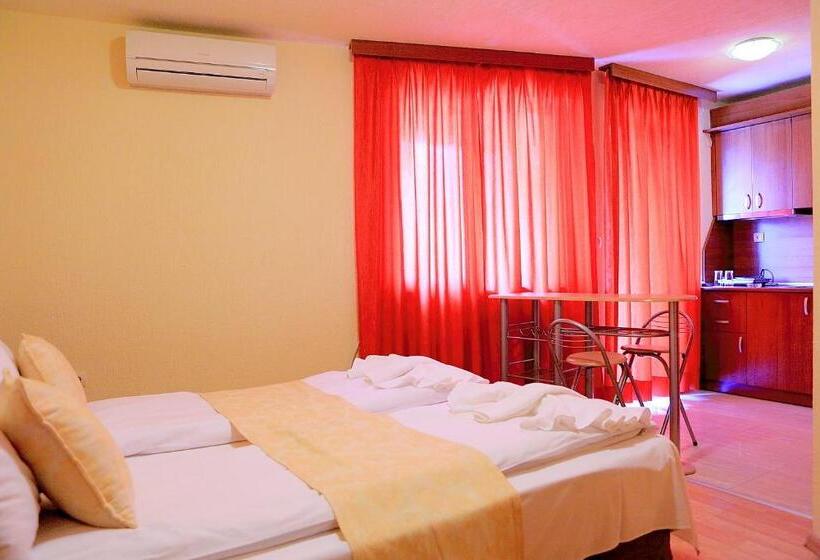 חדר סטנדרט עם מרפסת, къща за гости ваис