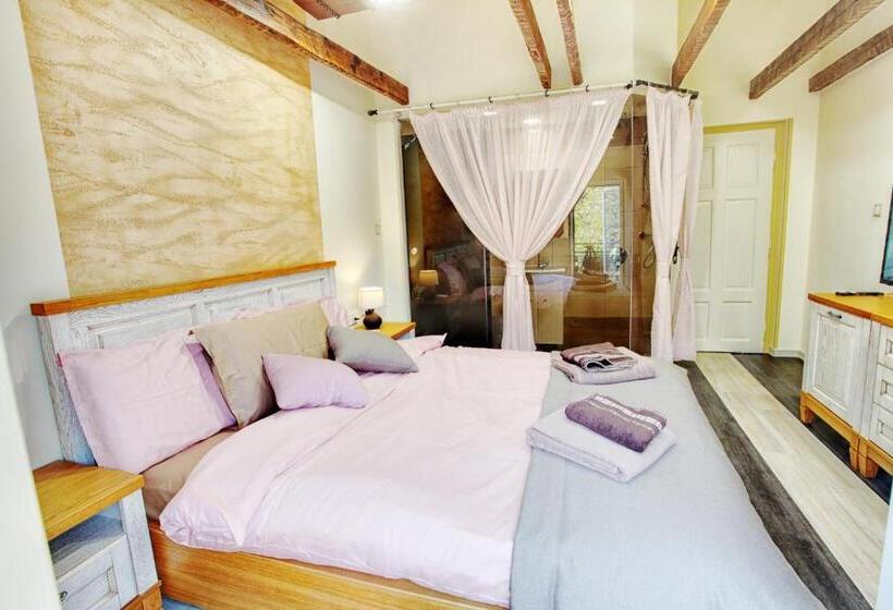 اتاق لوکس با بالکن, Boutique Guest House Yes For You