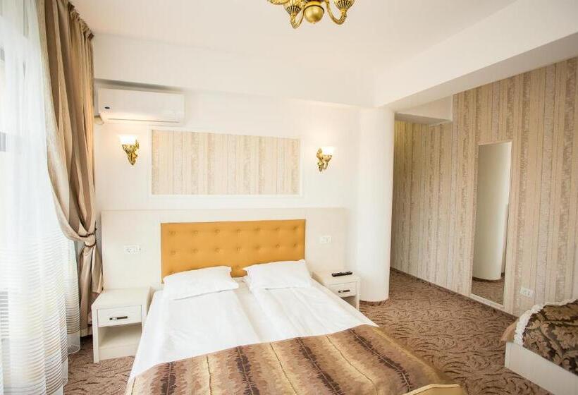 带阳台的三人标准间, Restaurant Ayan Piatra Neamt