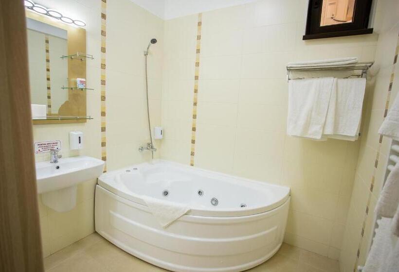 带阳台的三人标准间, Restaurant Ayan Piatra Neamt