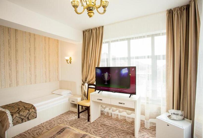 带阳台的三人标准间, Restaurant Ayan Piatra Neamt