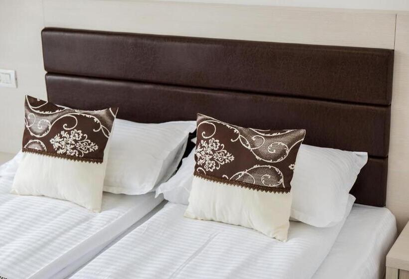 标准间带阳台, Restaurant Ayan Piatra Neamt