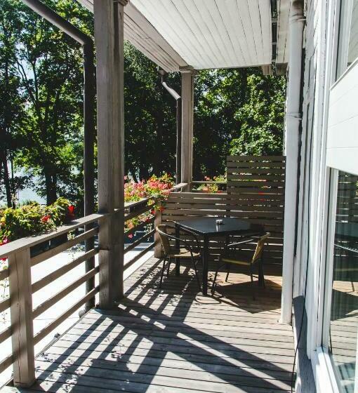 اتاق استاندارد با چشمانداز دریاچه, The House