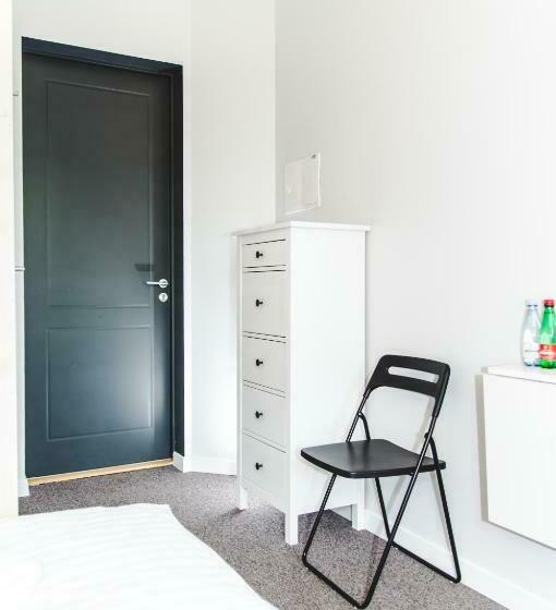 اتاق استاندارد با چشمانداز دریاچه, The House